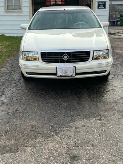 1999 Cadillac Deville Concours originally from Texas the car is not mint but a solid decent car but...