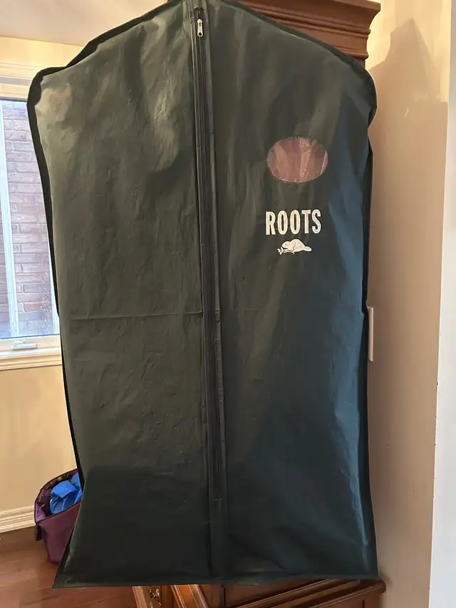 Women’s ROOTS  leather jackets size 12 in Women's - Tops & Outerwear in Markham / York Region - Image 9