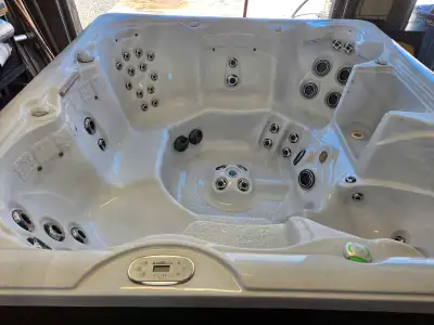 2018 sunrise hot tub 94x90 dimensions ALL brand new jets Brand new heater Multi led lighting Gray co...