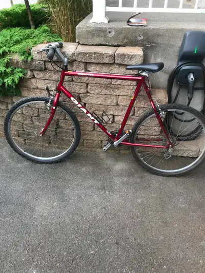 Vélo  rouge, View more