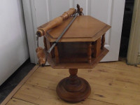 ROXTON Side Table with lamp