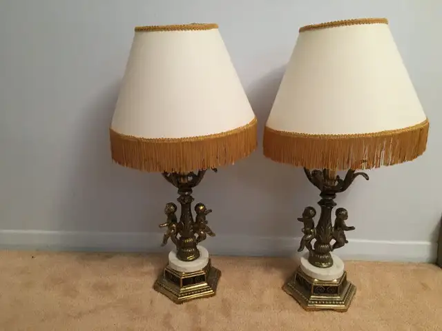 TWIN CHERUB TABLE LAMPS ANTIQUE BRASS MARBLE in Indoor Lighting & Fans in City of Montréal - Image 3