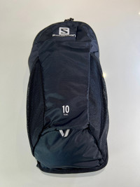 Salomon Trail 10 hiking day pack