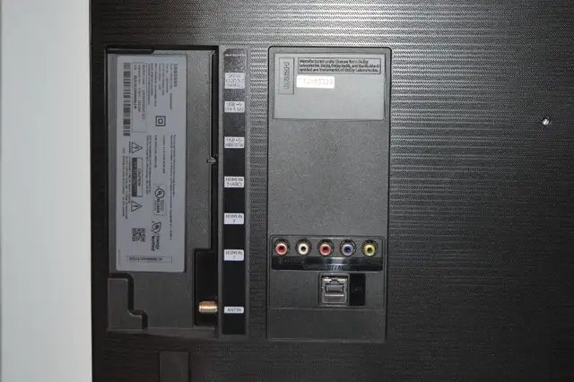 Samsung QN32Q50RA 32" QLED 4K Smart Ultra HD TV with Remote etc. in TVs in Markham / York Region - Image 5