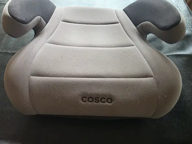car booster seat in Strollers, Carriers & Car Seats in Peterborough - Image 3