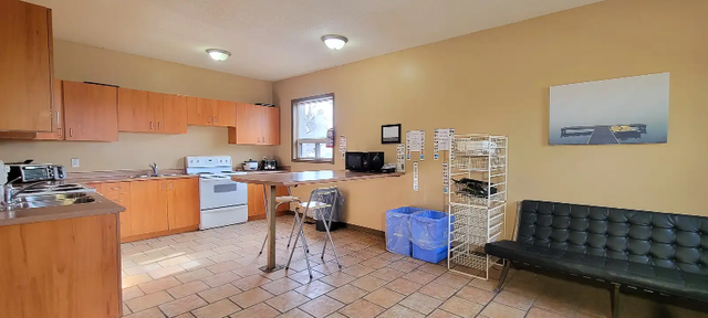 McMaster Student Housing - WiFi, Maid, Parking, Great Location! in Room Rentals & Roommates in Hamilton - Image 8