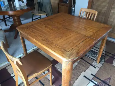 vintage 1988 solid oak dining table. I deliver for extra, View more