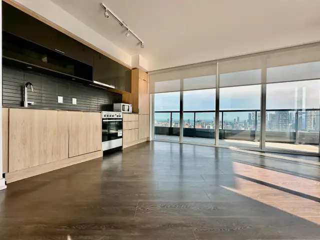 3 Bedroom 2 Bathroom Corner Unit – Stunning City View in Condos for Sale in City of Toronto - Image 23
