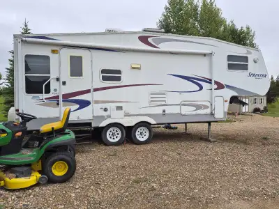 2005 fifth wheel. Orginal owners. Purchased new in 2005. Its is not used any longer and would like i...
