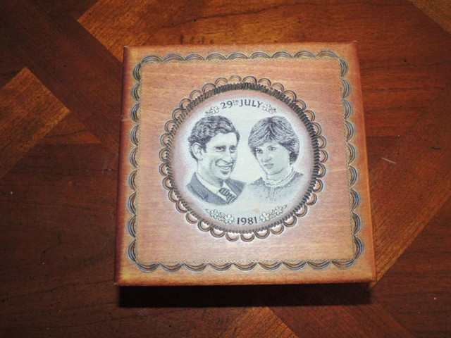 Charles & Diana Wedding Box with Silk Panel - Exquisite in Arts & Collectibles in Oakville / Halton Region - Image 4