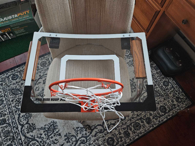 SKLZ Pro Mini Basketball Hoop XL with Metal Rim and 2 Rawlings dans Basketball  à St. Catharines - Image 2