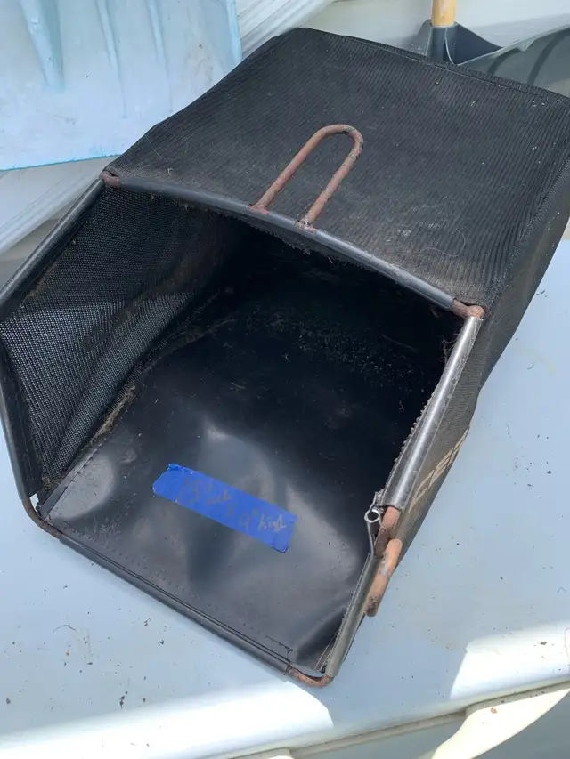 various lawnmower rear baggers/ sizes on pictures/25.00 each in Lawnmowers & Leaf Blowers in Annapolis Valley - Image 6