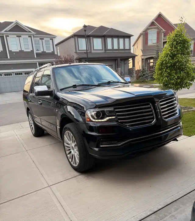 2017 Lincoln Navigator Reserve Package 8 Passengers62863707155075121
