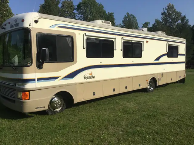 motorisé classe A fleetwood bounder 34 p 1998 in RVs & Motorhomes in Sherbrooke - Image 4