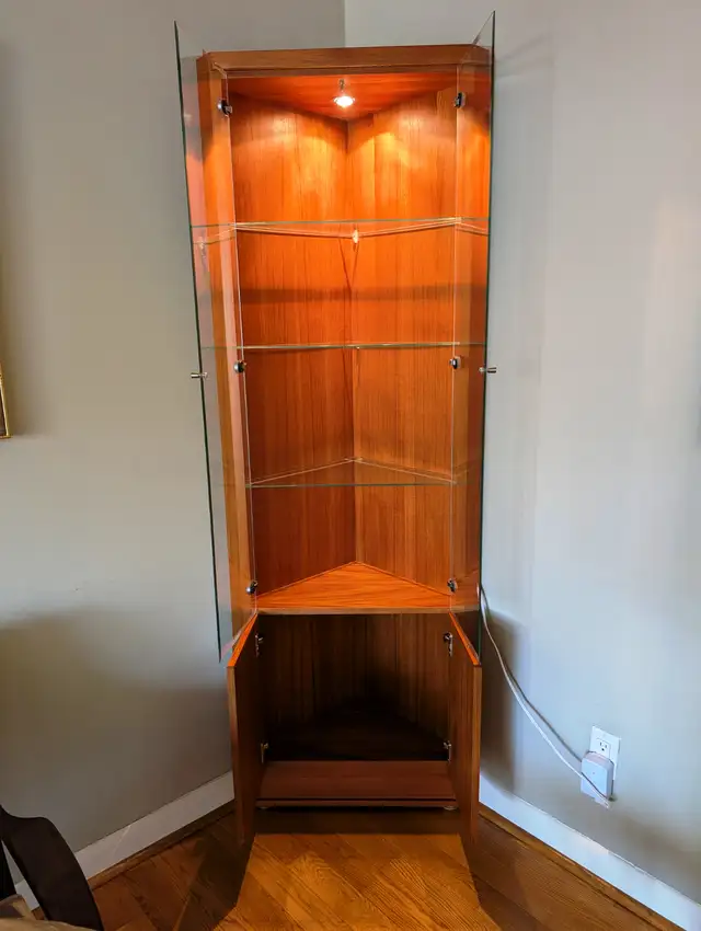 Teak Corner Curio/Display Cabinet in Hutches & Display Cabinets in City of Toronto - Image 4