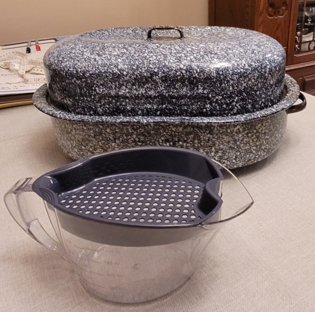 Large Vintage Enamel Roasting Pan and New Fat Separator | Kitchen & Dining  Wares | Hamilton | Kijiji