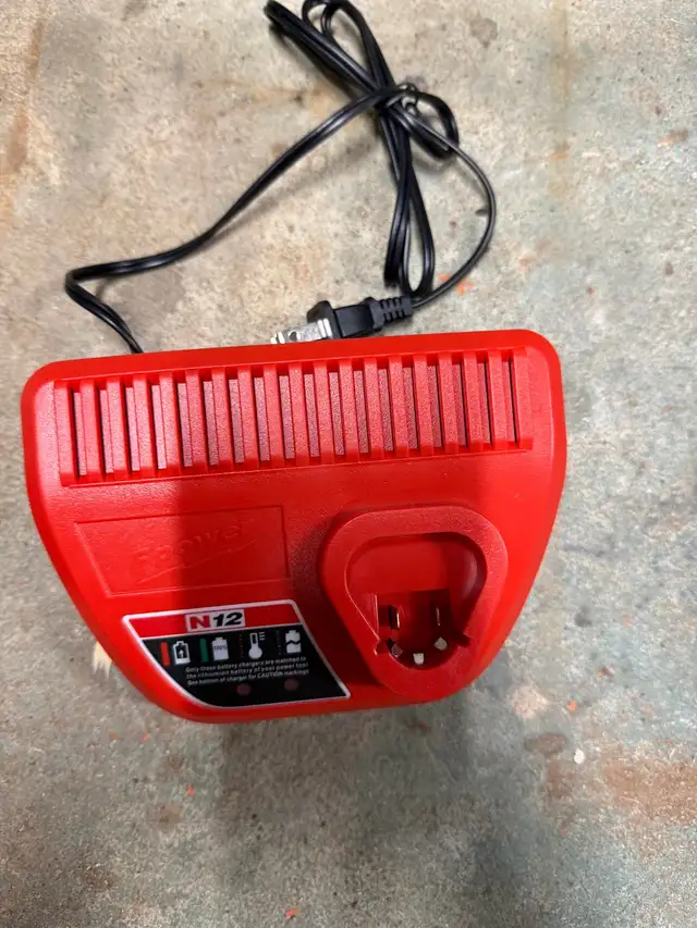 Milwaukee & Ridgid Battery Chargers in Power Tools in Hamilton - Image 3