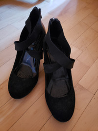 Kenneth Cole Shoes-Size 7-Black in mint condition.