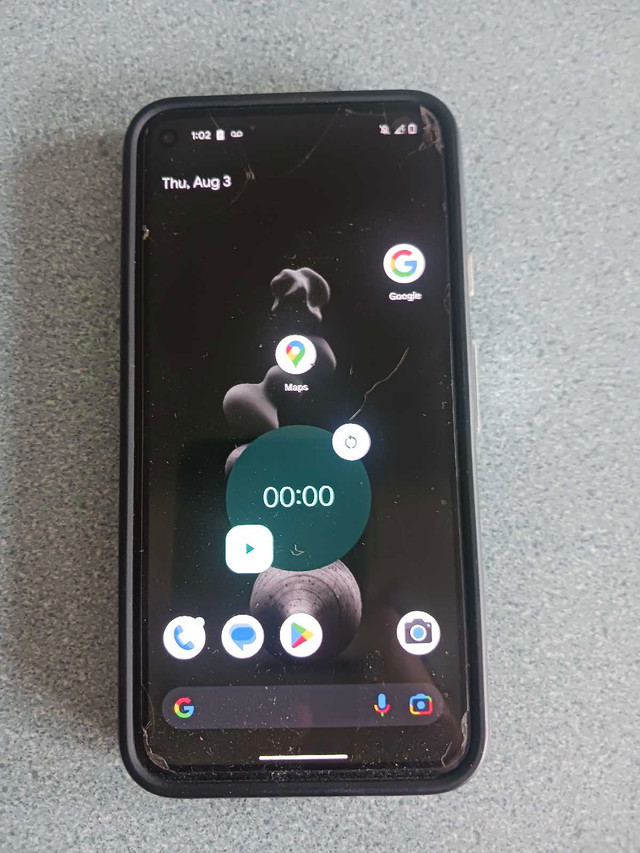 Google pixel 5 (slight screen damage) dans Téléphones cellulaires  à Moncton - Image 2