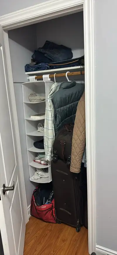 Room available in sharing and private For private its 700 however for sharing its 450 near Sheraidan...