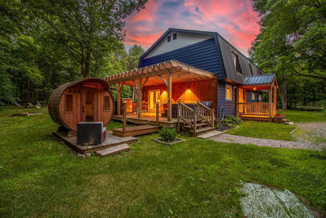 Cottage rental with Hot Tub & Sauna  in Ontario