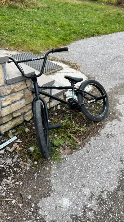Selling this Haro lucadia. Very nice bmx bike retails for 580$. This is a professional bmx bike for...