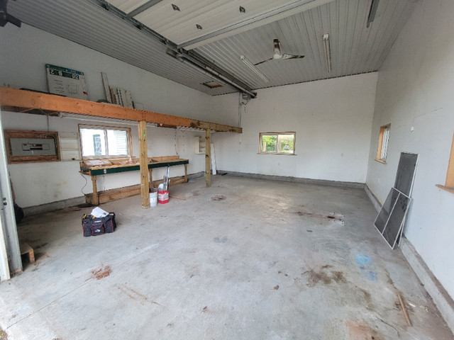 Large heated Workshop / Garage for rent in Commercial & Office Space for Rent in Markham / York Region - Image 3