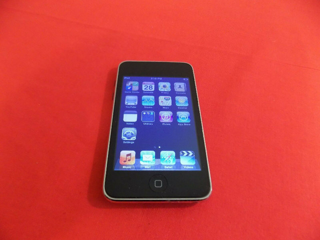 Ipod Touch 4th Generation 8gb Classic in iPods & MP3s in City of Toronto