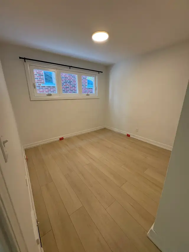 XLARGE 4 Bedroom 1.5 Bath Renovated House at Yonge and Steeles in Long Term Rentals in Markham / York Region - Image 27
