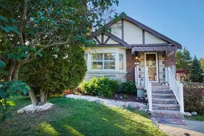 House/Basement For Short-term Rent Scarborough