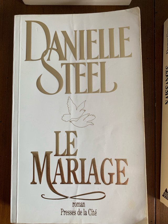 Danielle Steel in Other in Gatineau - Image 4