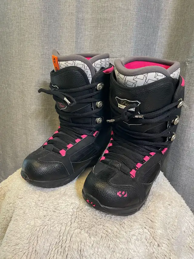 Women’s Snowboard Boots in Snowboard in Calgary - Image 2