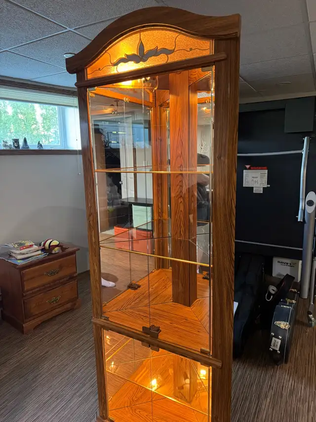 Glass China Corner Cabinet in Hutches & Display Cabinets in Winnipeg - Image 3