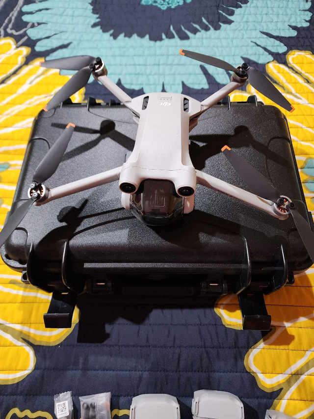 DJI MINI 3 PRO WITH EXTRAS  in General Electronics in Sault Ste. Marie - Image 4