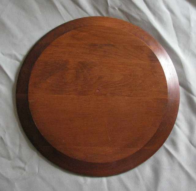 Vntg Solid Wood Round Sectioned Party Platter Serving Tray Old in Arts & Collectibles in Saint John - Image 2