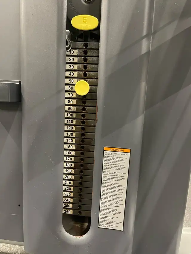 Technogym Pulldown in Exercise Equipment in Delta/Surrey/Langley - Image 4