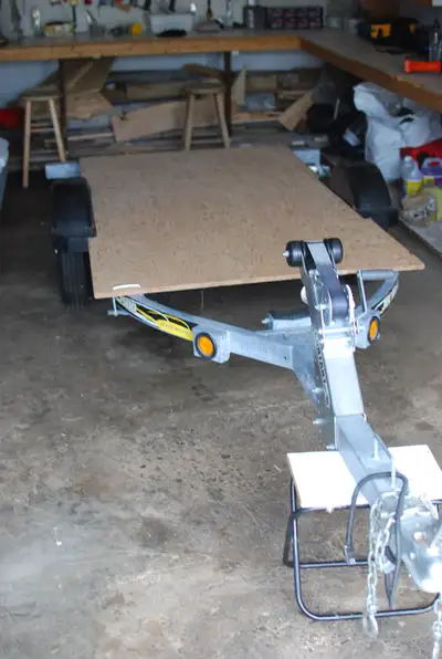 J'ai ajouté un plywood 3/4 pour transporter mon VTT autrement elle est en parfait état, pneus, beari...