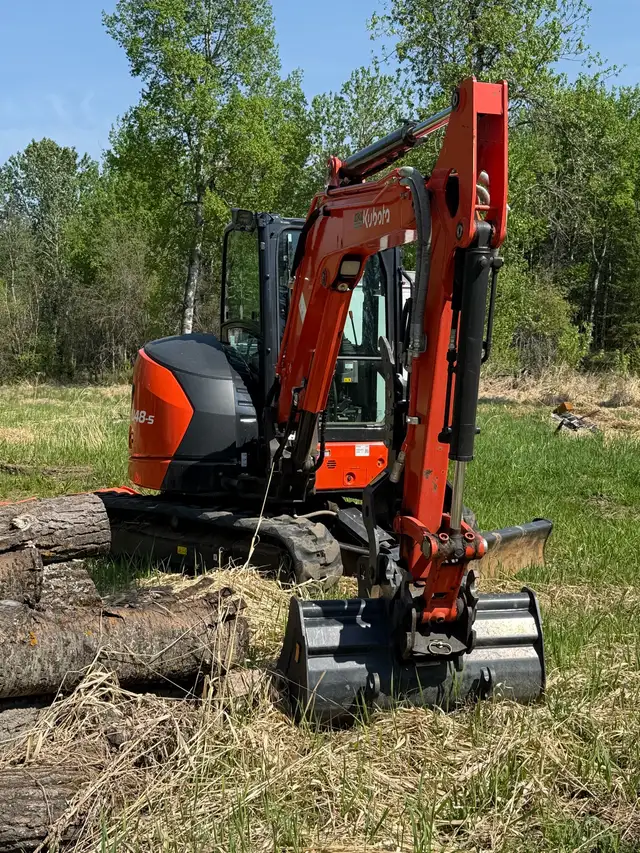 Mini Excavator in Heavy Equipment in St. Albert - Image 2