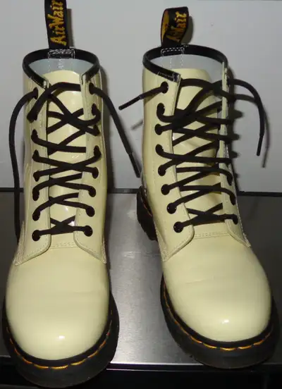 Bottes Dr Martens (Doc Martens) crème (jaune pale)grandeur 7US 3, View more