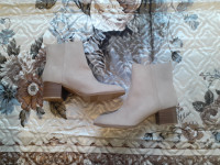 Snake, beige and white new shoes, womens size 9 for all seasons