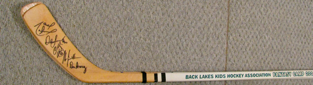 BACK LAKES KIDS HOCKEY AUTOGRAPHED HOCKEY STICK in Hockey in St. Albert - Image 4