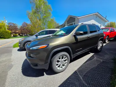 Jeep Cherokee North édition 2014 AWD 4x4, 4 cylindre. Propriétaire depuis 2018. Bien entretenu. Meca...