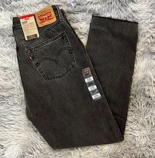 Levi's 501 High Rise Cropped Jeans. NEW in Women's - Bottoms in City of Toronto - Image 5