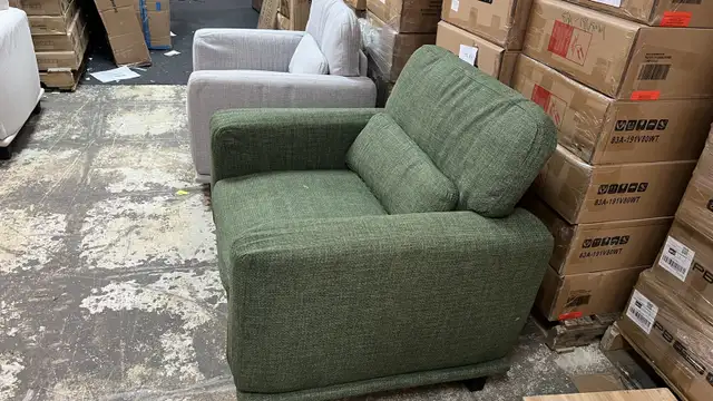 40" Accent Chair, Modern Armchair with Deep Seats, Comfy Upholst in Chairs & Recliners in Markham / York Region - Image 4