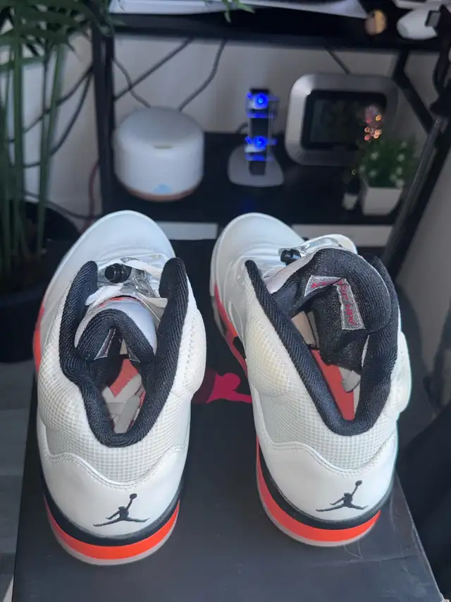 air Jordan 5 Retro in Men's Shoes in City of Montréal - Image 8