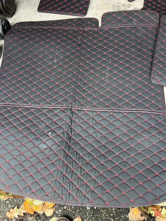 Leather Floor Mats (Santa Fe NEW) 2020-2025 in Other Parts & Accessories in Markham / York Region - Image 3