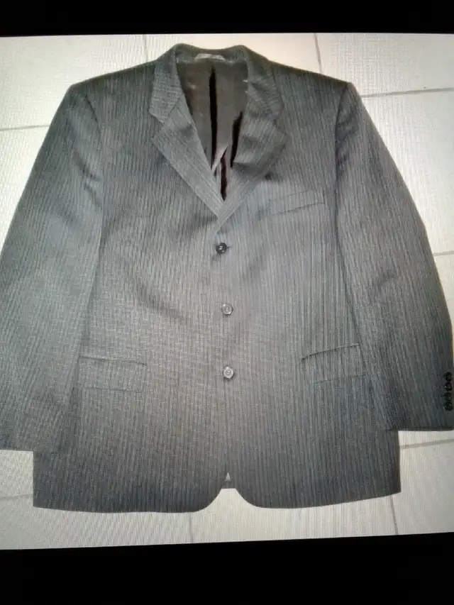 Men's 48R suit blazer for $15 in Men's in City of Toronto - Image 2