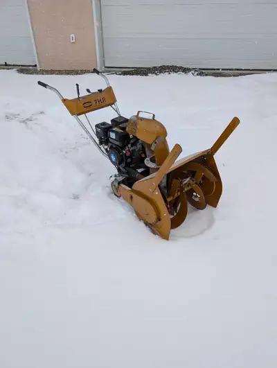 Viking snow blower Ready for the snow Newer 6.5 HP engine Gas power