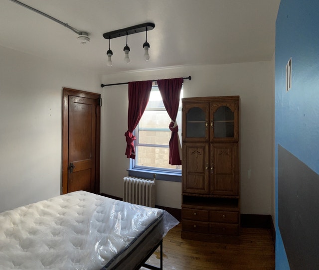 Large rooms for rent starting June 1 Room Rentals & Roommates