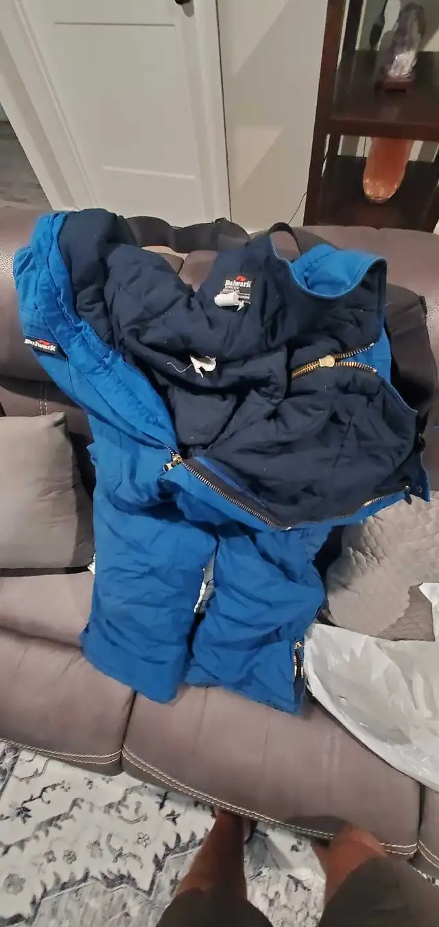 Winter Fire Retardent Jackets/ bibs in Men's in St. Albert - Image 3